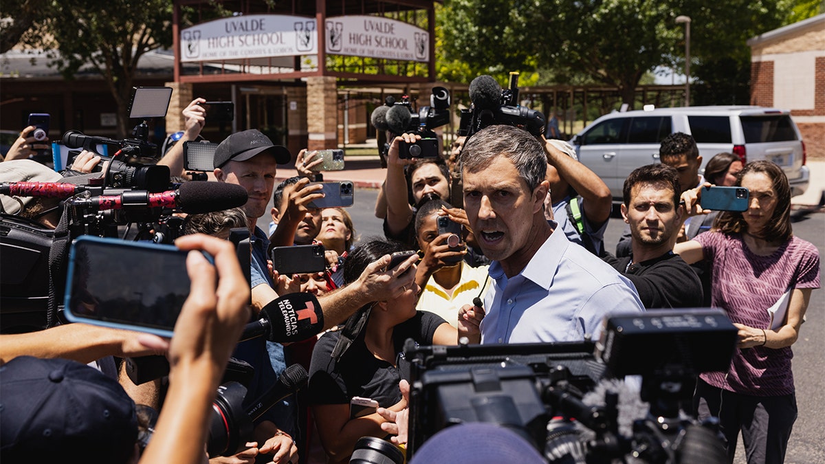 Beto O'Rourke interrupted a Texas school shooting press conference