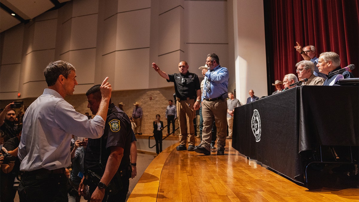 Beto O'Rourke interrupted a Texas school shooting press conference