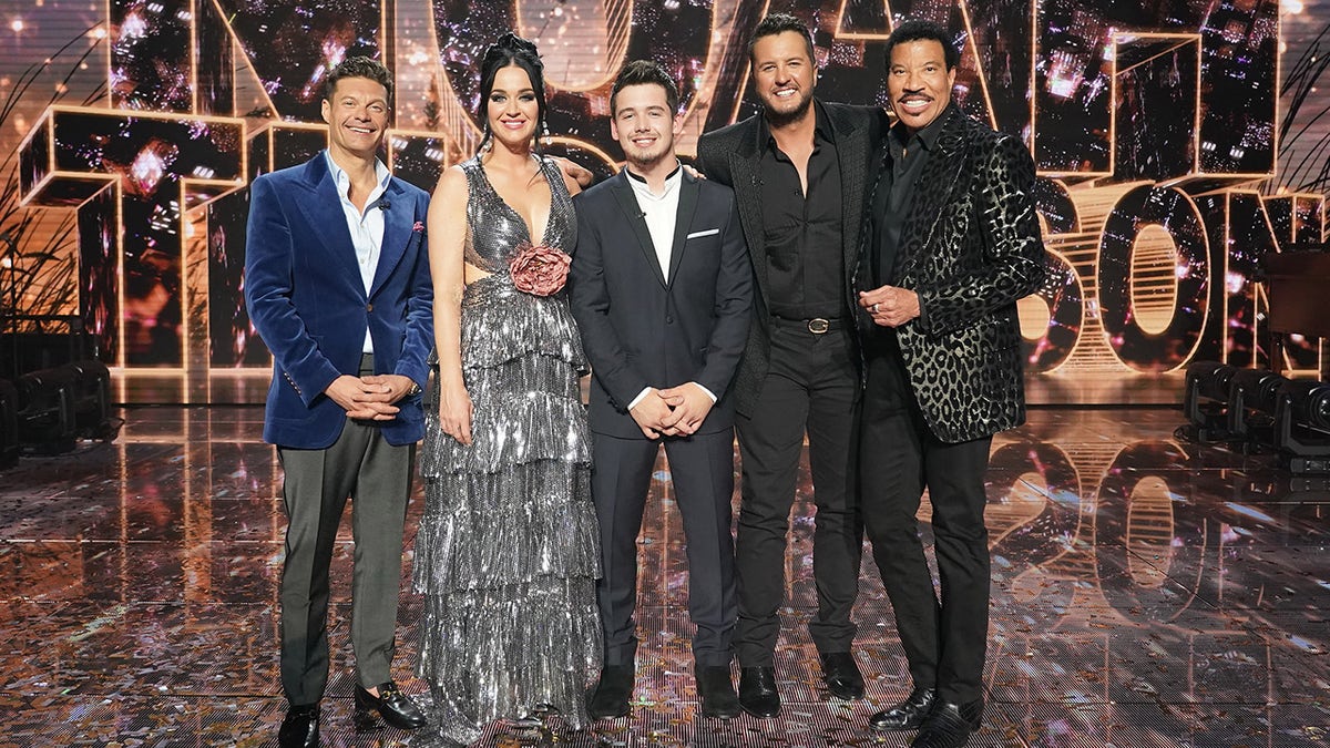 Ryan Seacrest, Katy Perry, Noah Thompson, Luke Bryan and Lionel Richie pose together after the 20-year-old construction worker was crowned the winner of 