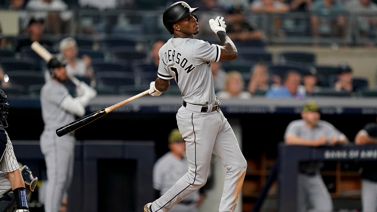 White Sox's Tim Anderson hits home run