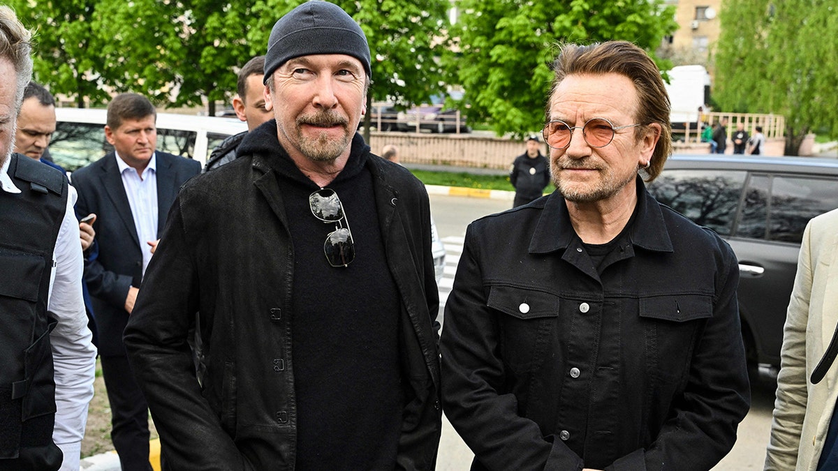 U2 Bono Edge