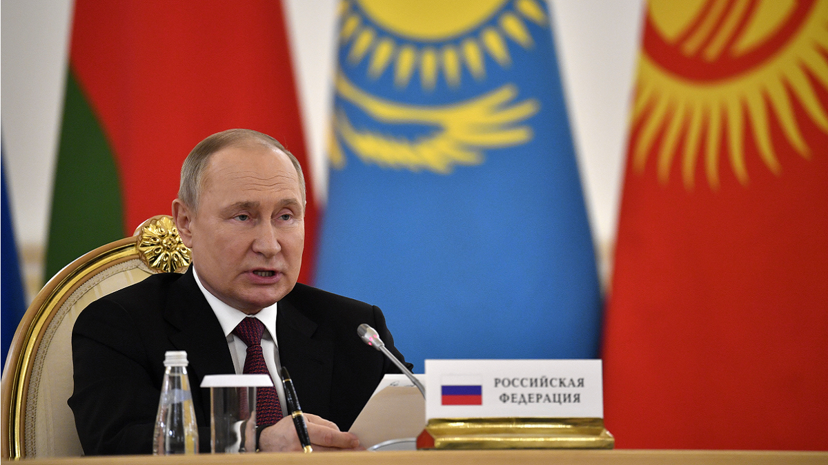 Russian President Vladimir Putin meeting