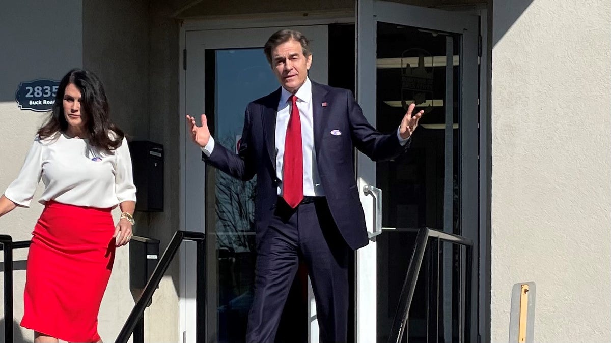 Dr. Oz votes in Pennsylania primary