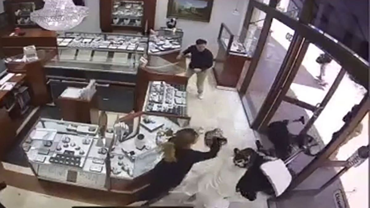 California jewelry store workers punch, kick smash and grab robbers