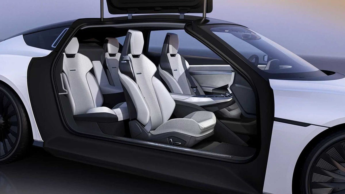 DeLorean Alpha5 seats