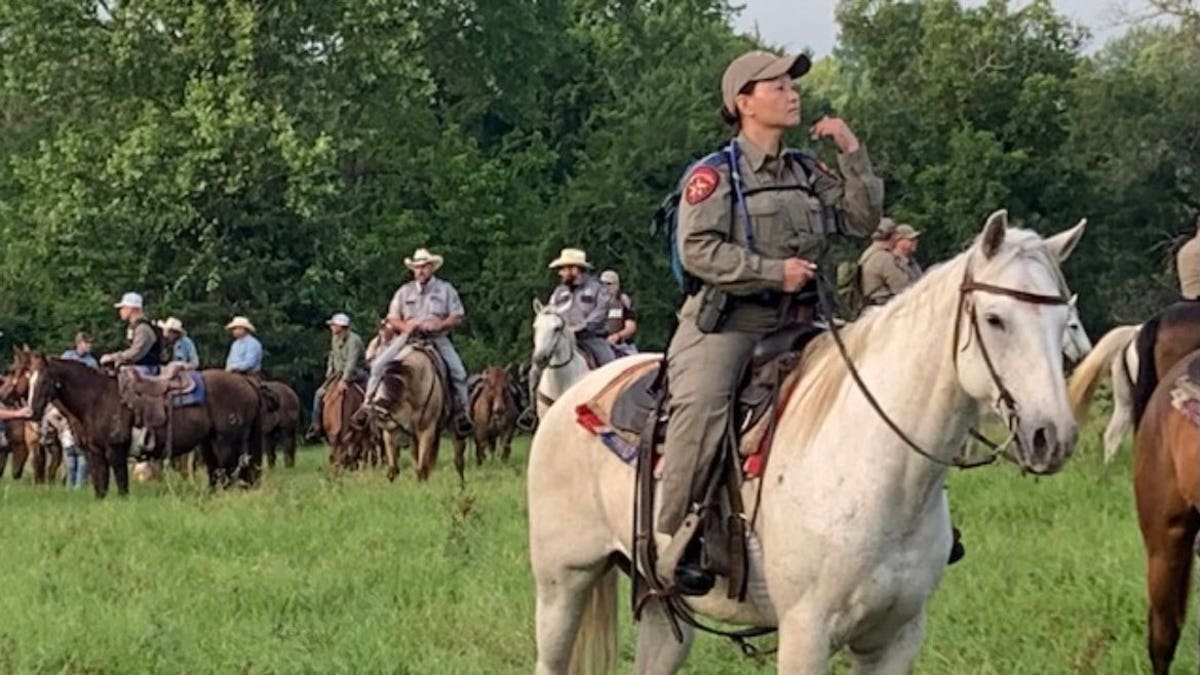 Manhunt for escaped inmate Gonzalo Lopez involves officers on horseback