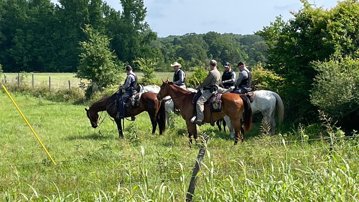 Texas officers on horseback search for Gonzalo Lopez