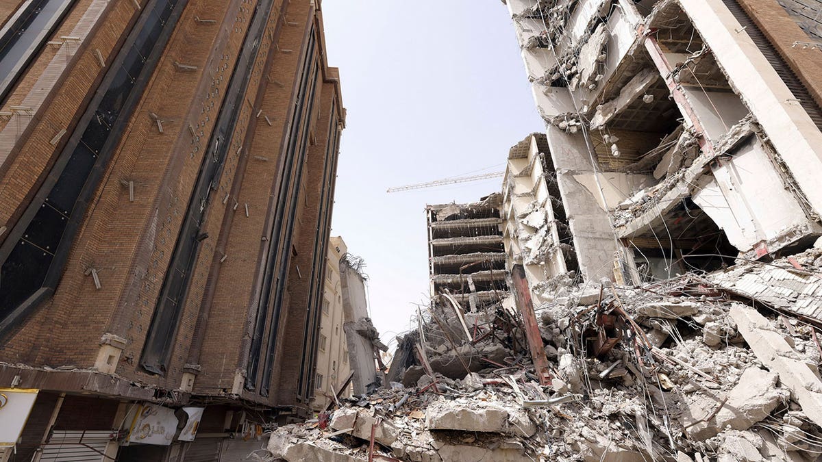 Building collapse in Abadan, Iran