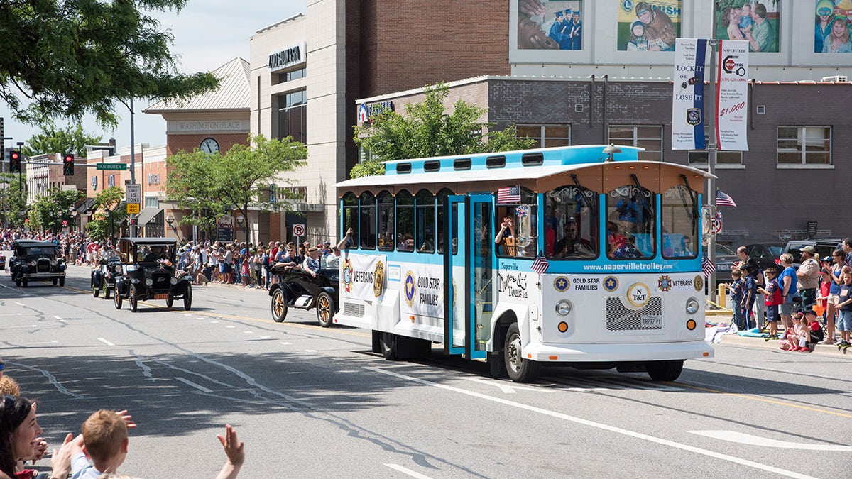 Naperville trolley