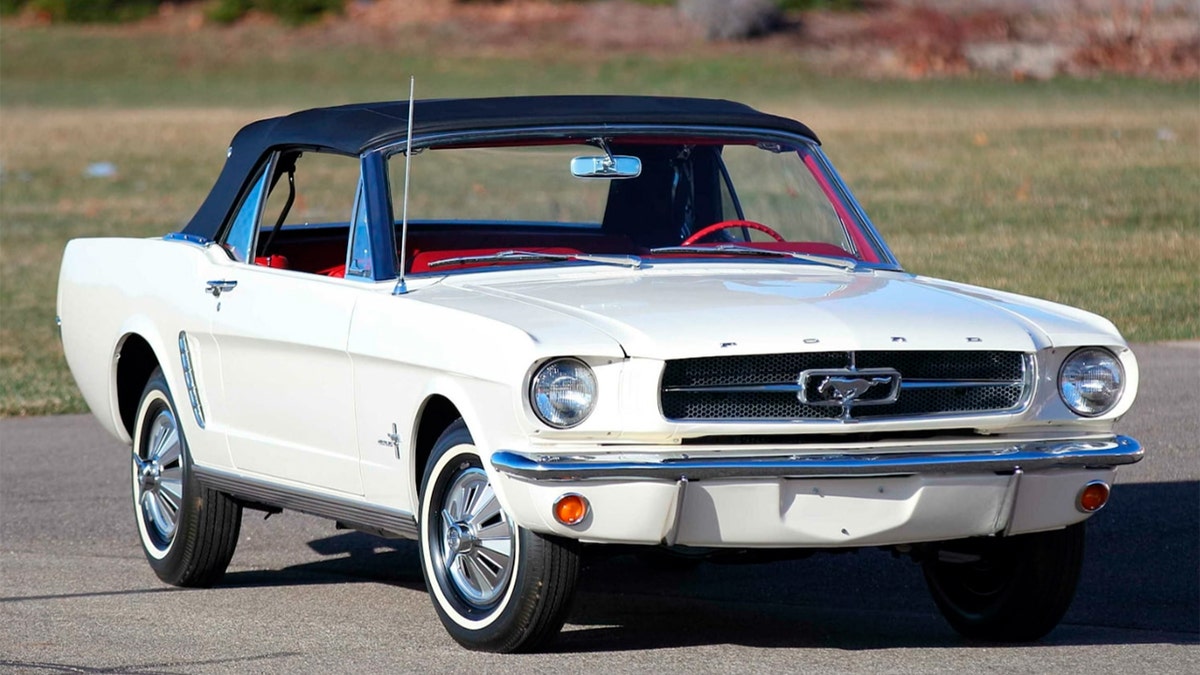 Ford Mustang Disney Magic Skyway