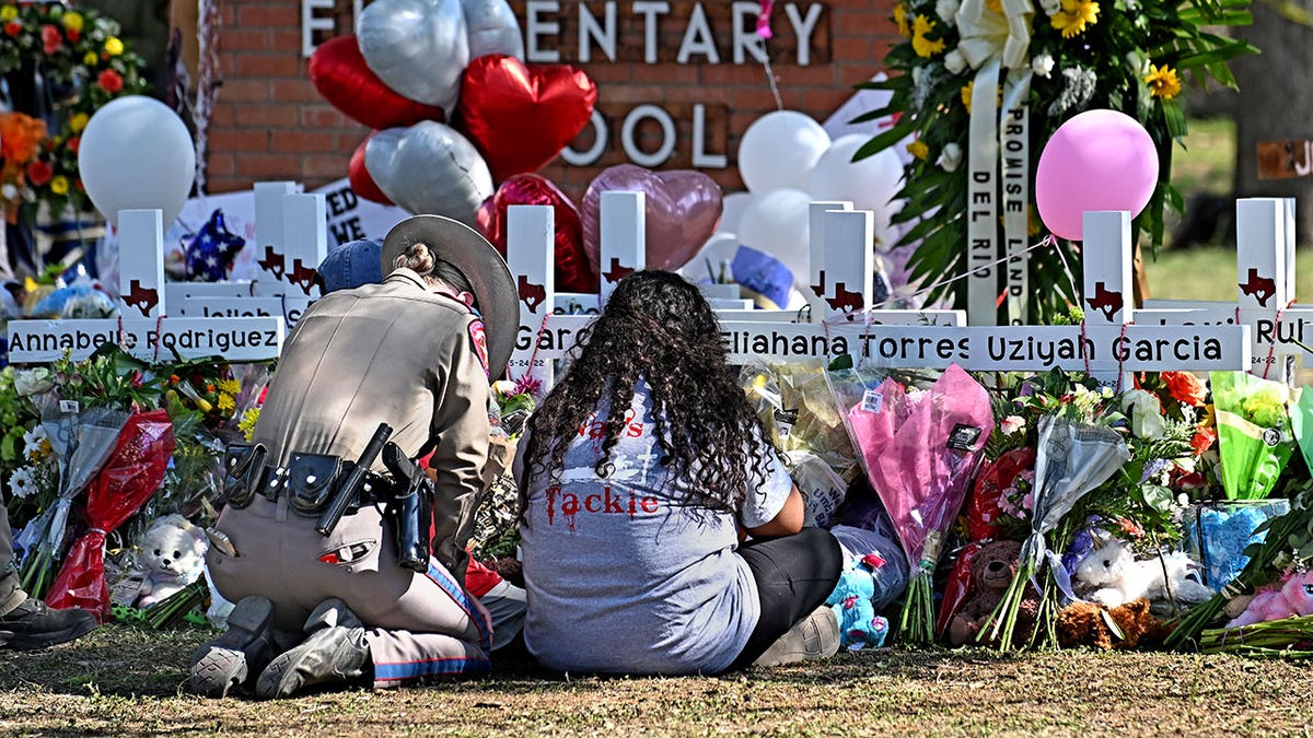 Robb Elementary School makeshift memorial