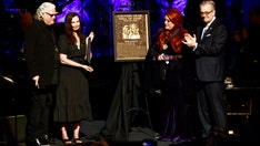 Naomi Judd's daughters Wynonna and Ashley Judd remember mom at Country Music Hall of Fame induction
