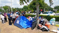 Florida ICE offices see massive lines, processing delays as hundreds of migrants wait for check-ins