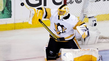 Penguins goalie Casey DeSmith out for playoffs after core surgery