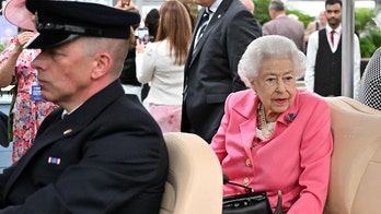 Queen Elizabeth arrives by golf cart to Chelsea Flower Show amid ‘episodic mobility issues’