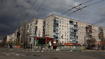 Report: Ukrainian forces hunkering down in communities endanger civilians