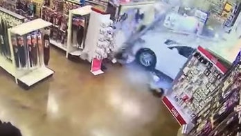 Car crashes into Arizona beauty shop, driver arrested for unrelated warrant