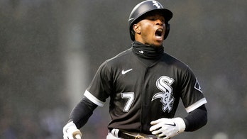 Tim Anderson homers as White Sox beat Cubs at rainy Wrigley