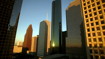 Houston apparent road rage shooting leaves one person hospitalized