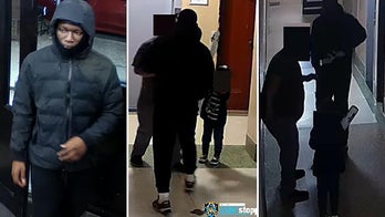 NYC father, 4-year-old son robbed at gunpoint returning home from Yankees game, video shows