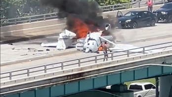 Small plane crashes onto Florida bridge, injuring 1