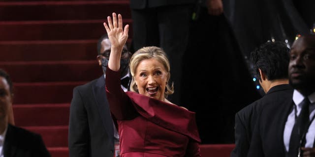 Hillary Clinton arrives at the In America: An Anthology of Fashion themed Met Gala at the Metropolitan Museum of Art in New York City, New York, U.S., May 2, 2022. REUTERS/Brendan Mcdermid