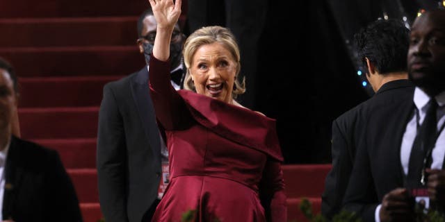 Hillary Clinton arrives at the In America: An Anthology of Fashion themed Met Gala at the Metropolitan Museum of Art in New York City, New York, U.S., May 2, 2022. REUTERS/Brendan Mcdermid