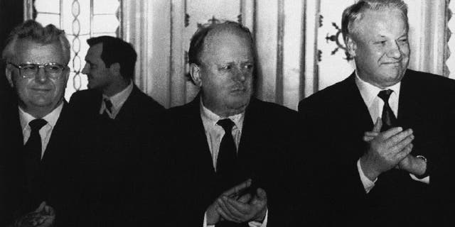 Russian President Boris Yeltsin, right, with Ukrainian President, Leonid Kravchuk, left, and Belarus leader Stanislav Shushkevich, centre, applauds after signing a communique agreeing to set up a new Community of Independent States in Raouchani, Byelorussian Soviet Socialist Republic, USSR, Sunday, Dec. 8, 1991. (AP Photo, File)