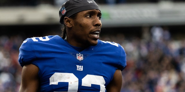 Adley Jackson of the New York Giants reacts after a fourth quarter play against the Las Vegas Raiders at MetLife Stadium in East Rutherford, N.J., Nov. 7, 2021.