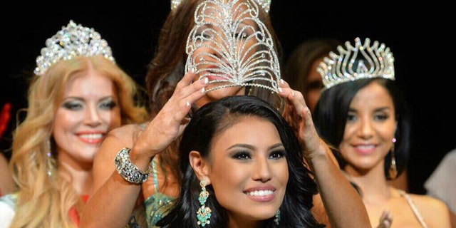 Ashley Callingbull is a famous pageant queen who is determined to break down barriers.