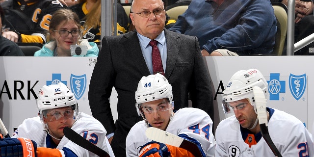 Islanders fire Barry Trotz after missing playoffs