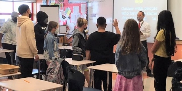 أعلنت منطقة Berkeley Unified School District يوم الجمعة أنها ستتطلب ارتداء أقنعة في الداخل للطلاب والموظفين والزوار وسط زيادة في حالات COVID-19.