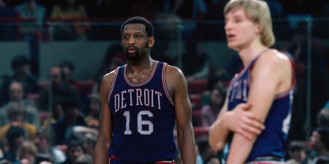 Bob Lanier (16) of the Detroit Pistons against the Boston Celtics during a game in 1976 at the Boston Garden in Boston.