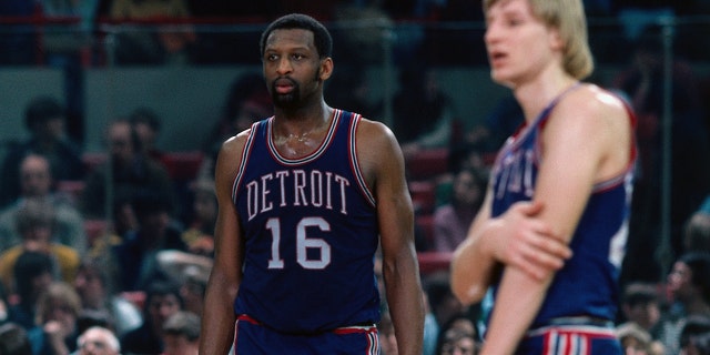bob lanier (16) of the Detroit Pistons against the Boston Celtics during a game in 1976 at the Boston Garden in Boston.