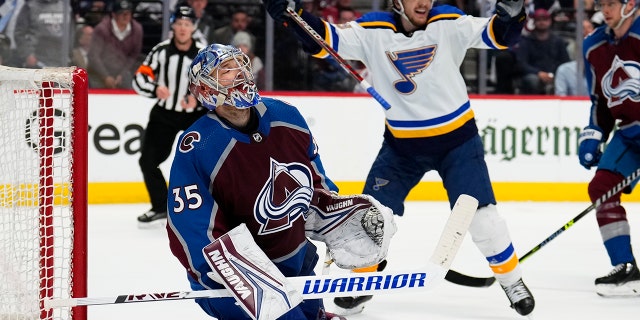 Colorado Avalanche goaltender Darcy Kuemper reacts after giving up a goal during the Stanley Cup playoff series Thursday, Mei 19, 2022, in Denver.