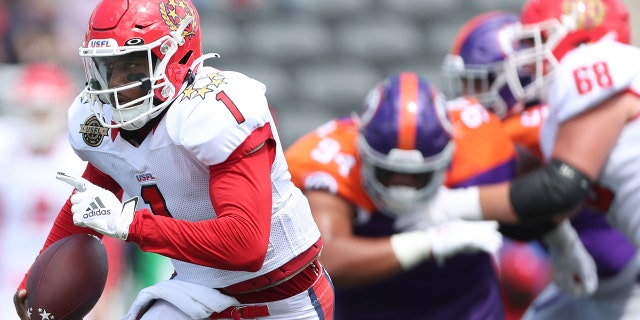 De'Andre Johnson of New Jersey Generals runs the ball against the Pittsburgh Maulers at Protective Stadium on May 7, 2022, in Birmingham, Alabama.