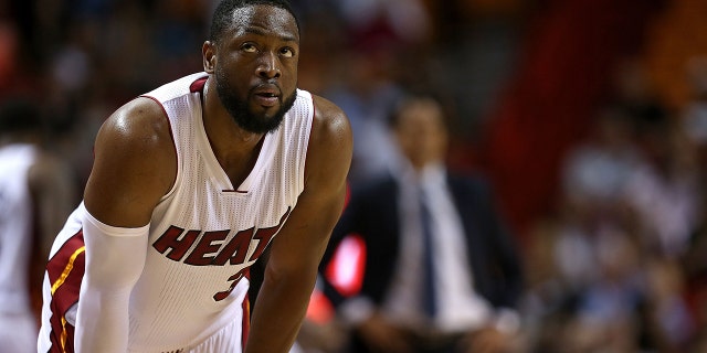 Dwyane Wade de Miami Heat durante un partido contra Orlando Magic en el American Airlines Arena el 13 de abril de 2015 en Miami, Florida.