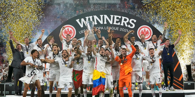 Frankfurt players celebrate with trophy after winning Europa League final football match between Eintracht Frankfurt and FC Rangers at Ramon Sanchez Pizjuan Stadium in Seville, Spain, on Wednesday, May 18, 2022. Frankfurt beat Rangers 5-4 in the Rangers' League.  The game ended in a draw 1-1.