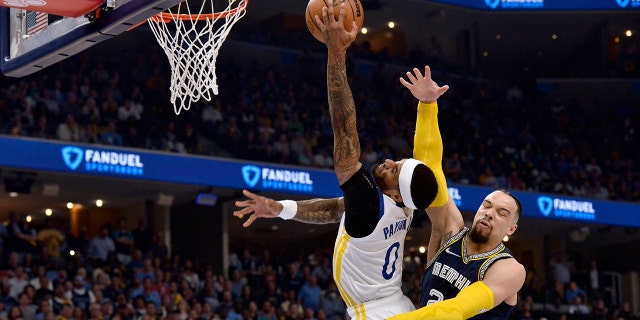 Memphis Grizzlies forward Dillon Brooks (24) fouls Golden State Warriors guard Gary Payton II (0) during the first half of Game 2 of a second-round NBA playoff series Tuesday, 할 수있다 3, 2022, in Memphis, Tenn. Brooks was ejected.