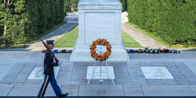 Guarded Tomb of the Unknown Soldier, Arlington Cemetery, Virginia.