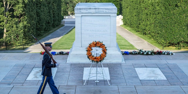 Guarded Tomb of the Unknown Soldier, Arlington Cemetery, Virginia.