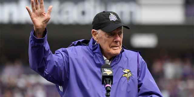 Hall of Fame head coach Bud Grant acknowledges the crowd before speaking as the Minnesota Vikings honor their 1969 team during halftime of the game against the Oakland Raiders at U.S. Bank Stadium on September 22, 2019 in Minneapolis, Minnesota.