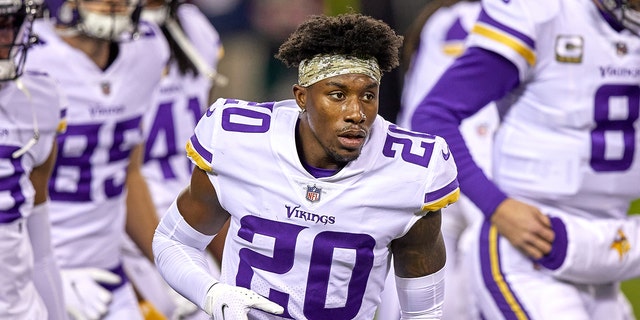Minnesota Vikings cornerback Jeff Gladney (20) looks in action during the NFL game between the Minnesota Vikings and Chicago Bears at Soldier Field on November 16, 2020 in Chicago, IL.  