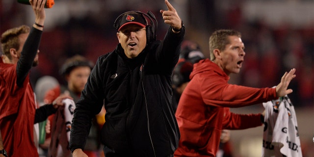 Louisville Cardinals head coach Scott Satterfield points to the big screen as he reacts to a play during the college football game between the Clemson Tigers and the Louisville Cardinals on November 6, 2021, at Cardinal Stadium in Louisville, Kentucky.