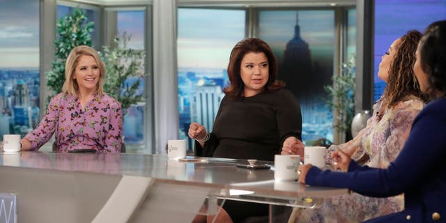 安娜纳瓦罗, 中央, on ABC's "The View."