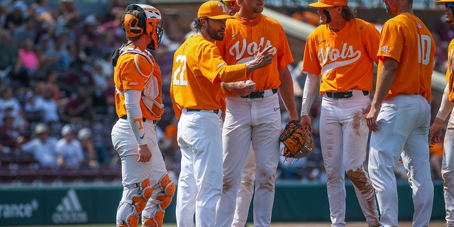 Tony Wittero, head coach of the Tennessee Volunteers, will signal the bullpen on May 21, 2022, during a match against the Mississippi State Bulldog at Dudy Noble Field at the Pork Dement Stadium in Starkville, Mississippi. 