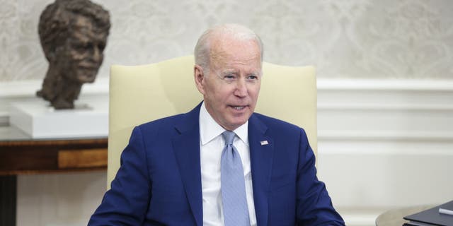 2022年5月31日星期二，美国总统乔·拜登（Joe Biden）在美国华盛顿特区白宫椭圆形办公室会见了美联储主席杰罗姆·鲍威尔.C（Jerome Powell），未附图）。