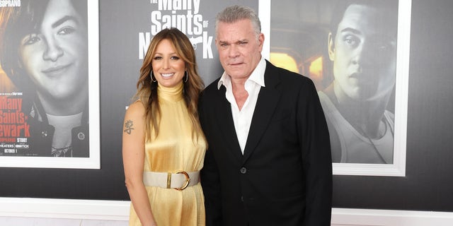 Jacy Nittolo and Ray Liotta first met through his daughter at a party, and became engaged around Christmas 2020. The couple attended the premiere of "Los muchos santos de Newark" at Beacon Theatre on September 2021 En nueva york
