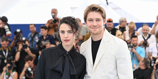 Margaret Qualley and Joe Alwyn attend the photocall "Stars at 12 noon" during the 75th annual Cannes Film Festival.