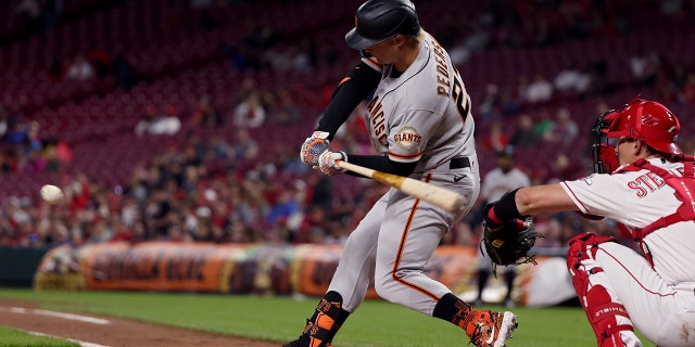 Joc Pederson of the San Francisco Giants hits a single in the second inning against the Cincinnati Reds at Great American Ball Park May 27, 2022.